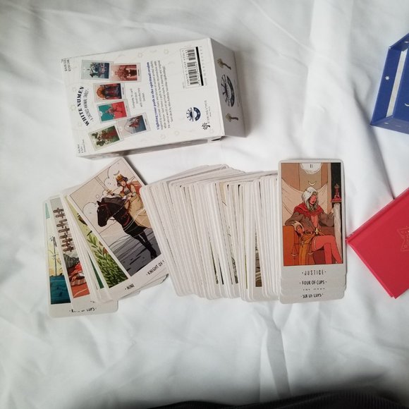 White Numen Tarot: A Sacred Animal Tarot Deck (Modern Tarot Library) - Picture 6 of 10